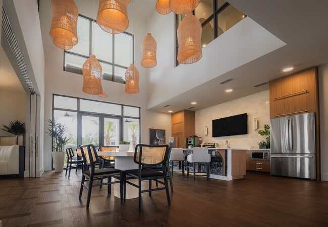 Building Photo - Reva