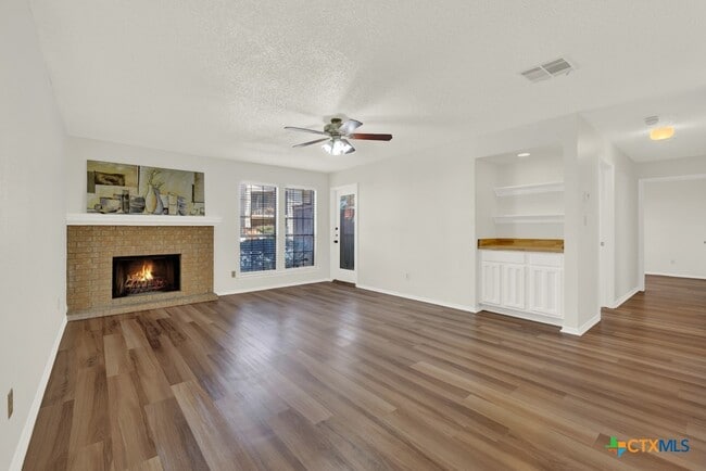 Building Photo - 1202 Thorpe Ln