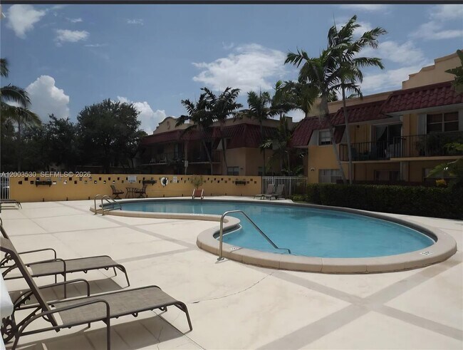 Foto del edificio - 6709 N Kendall Dr