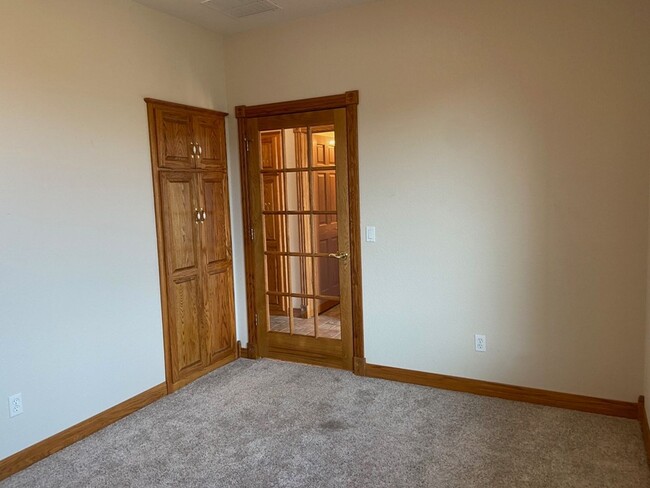 Building Photo - 3153 S. Kimbrough Ave