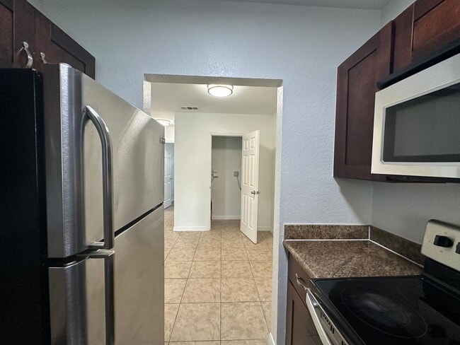 Interior Photo - 2640 Ivy Apartments LLC