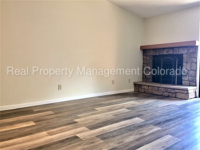 Building Photo - Lovely Condo in Chaparral