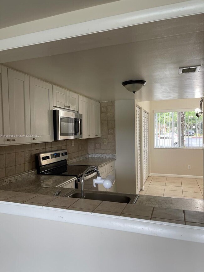 Building Photo - 777 NW 91st Ter