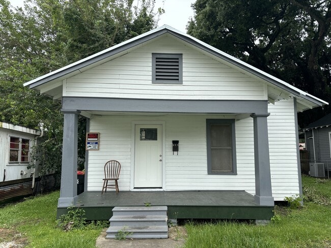 Building Photo - 206 Hobson St