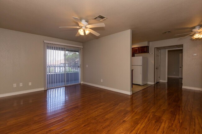 Foto del edificio - For Rent – 1 Bed, 1 Bath Condo Near Durang...