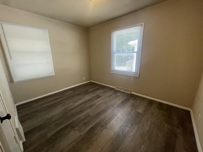 Building Photo - 1012 Oakley Ave