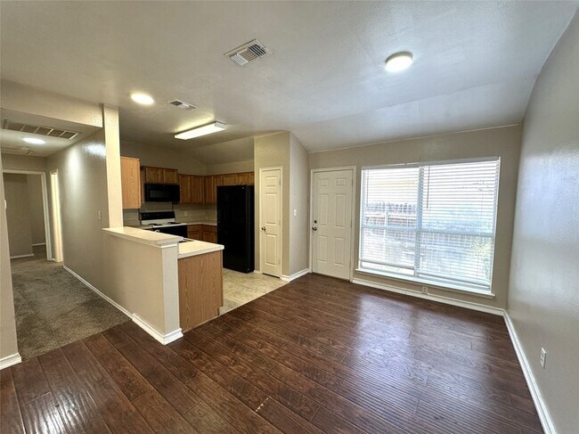 Building Photo - 822 Savage Dr