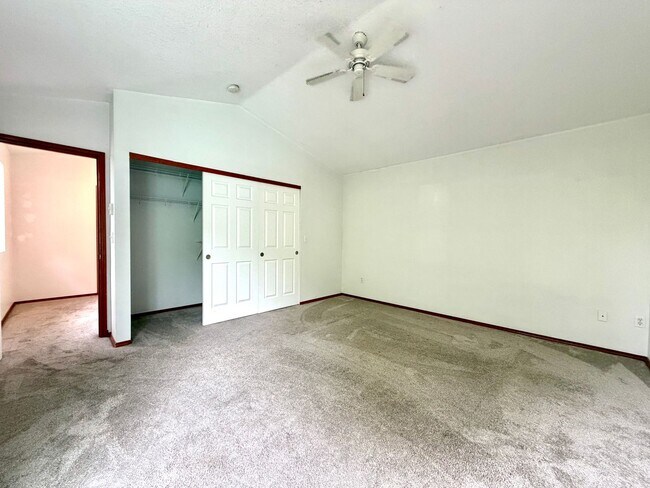 Building Photo - 6125 S Hood Ave