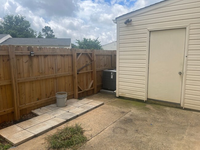 Building Photo - 3 Bed 2.5 Bath Townhome in Charlotte