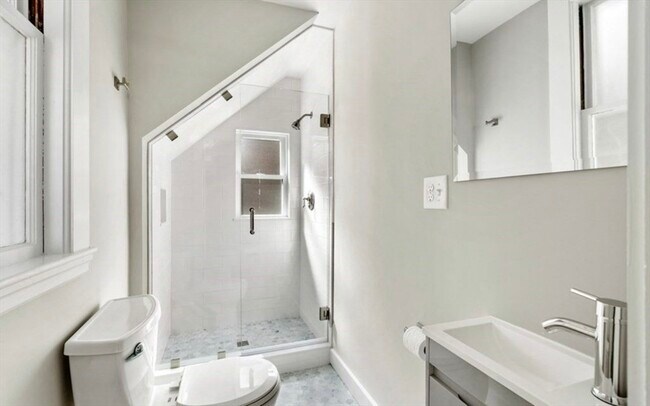 Foto del edificio - 142 Powder House Blvd