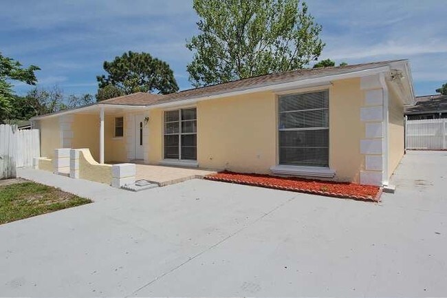 Building Photo - 6401 Bali Ct