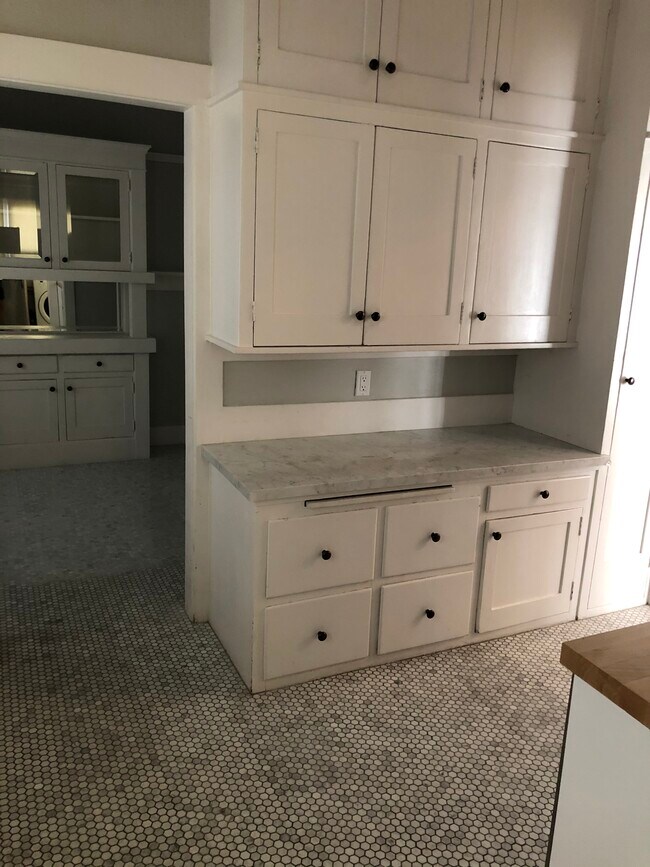 Foto del edificio - 1228 N Flores St