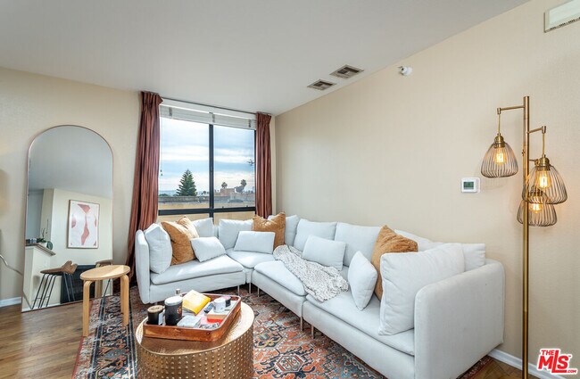 Foto del edificio - 7320 Hawthorn Ave