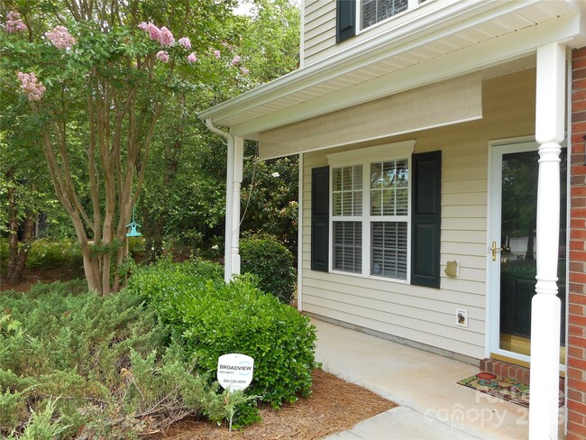 Foto del edificio - 15519 Stronvar House Ln