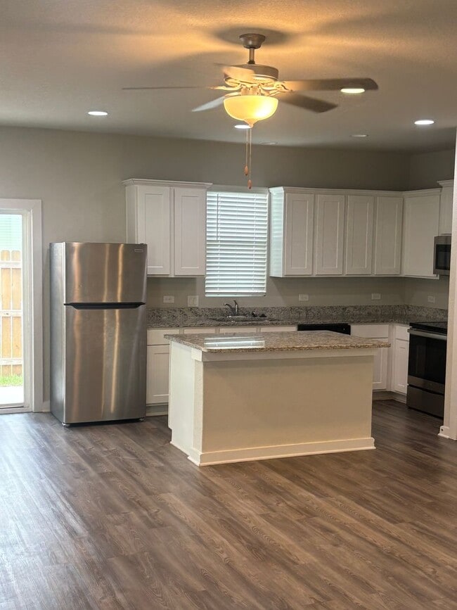 Building Photo - Luxury Duplex in Northwest SA