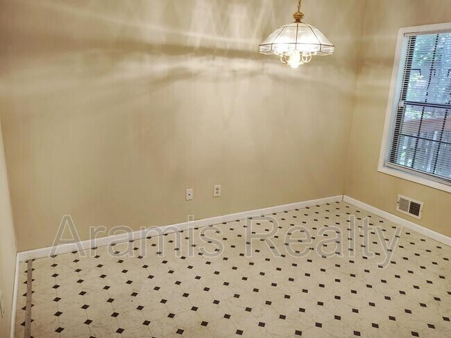 Building Photo - 3032 Destin Cir