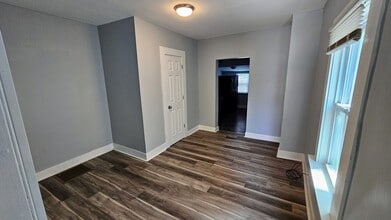 Building Photo - 142-144-144 W Park Ave