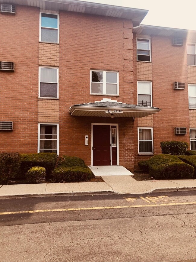 Building Photo - 38 Riverview Ct