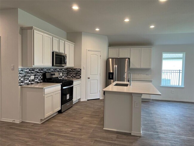 Building Photo - 113 Eliana Shores Dr
