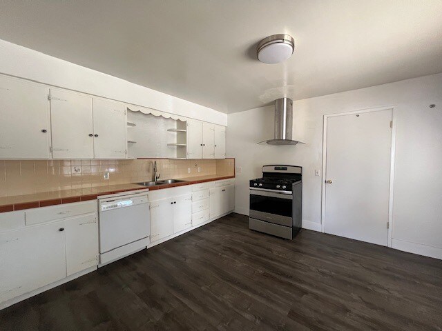 Building Photo - 644 W 4th Ave