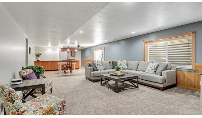 Building Photo - 9789 Timp View Dr
