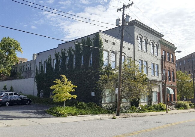 Building Photo - 33 S Michigan St