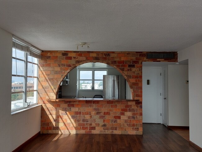 Foto del edificio - 8000 Harding Ave