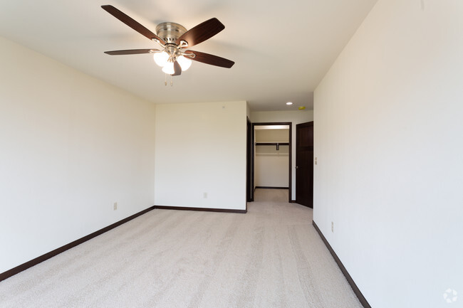 2BR, 2BA - Lower - Sherwood Manor VIII