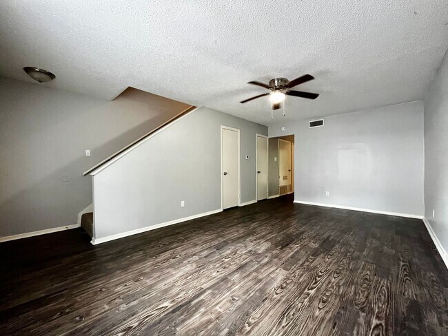 Building Photo - 17 Powhattan Drive
