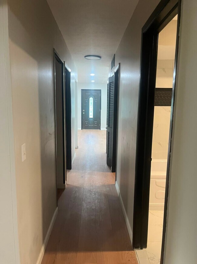 Foto del edificio - 7004 Roe Blvd