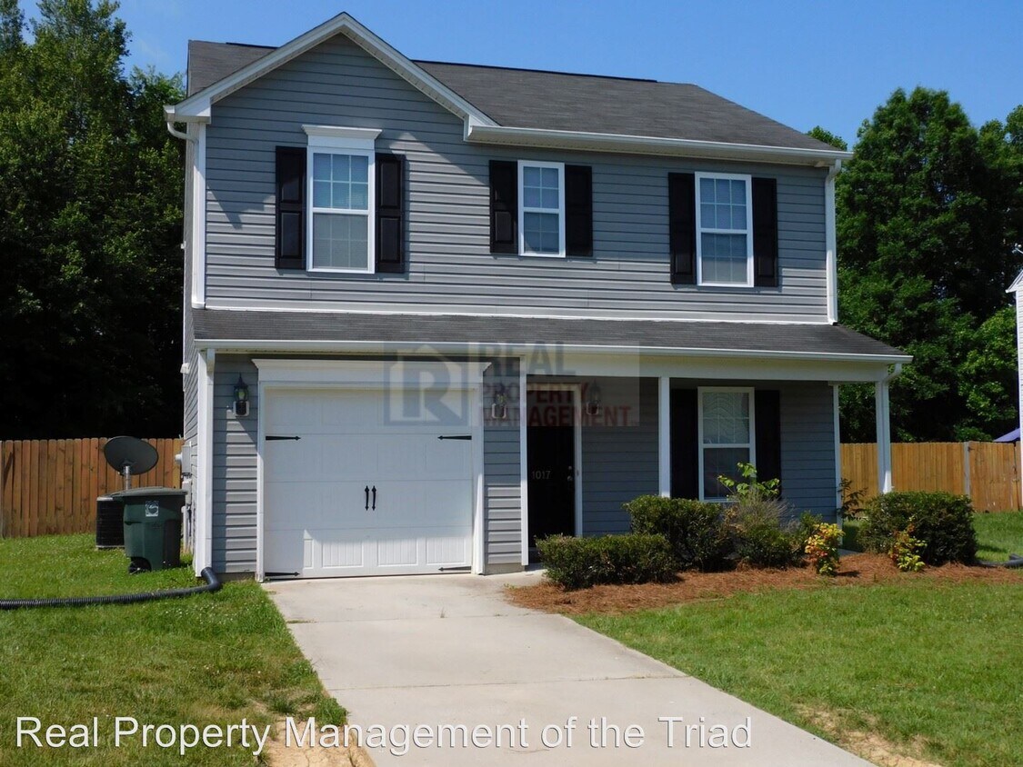 Primary Photo - 3 br, 2.5 bath House - 1017 Meadow Oak Dr.*