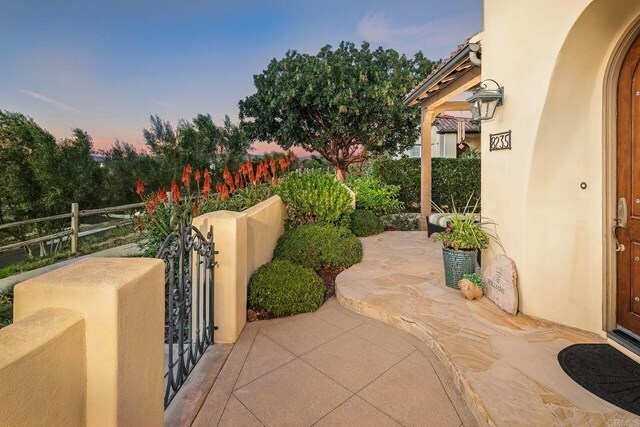 Building Photo - 8235 Santaluz Village Green N