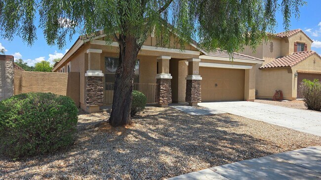 Foto del edificio - Excellent Corner Lot Home!  Mostly tile fl...