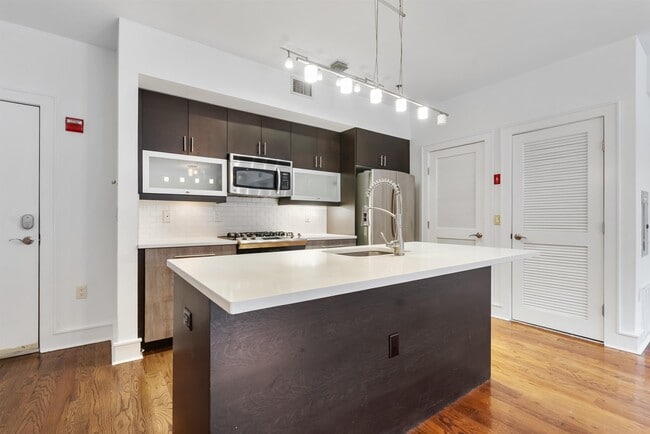 Foto del edificio - 635 6th St