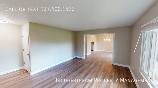 Foto del edificio - **MAY MOVE IN SPECIAL** Beautiful upstairs...
