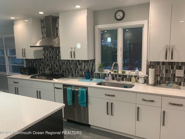 Foto del edificio - 293 Lawrence Ave