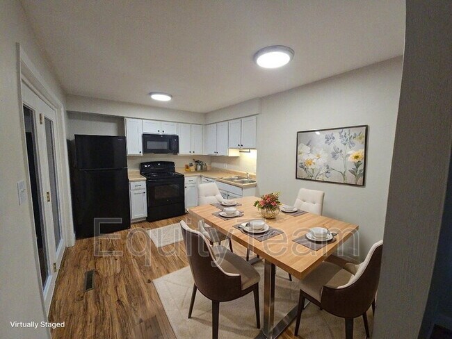 Building Photo - 204 N 10th St