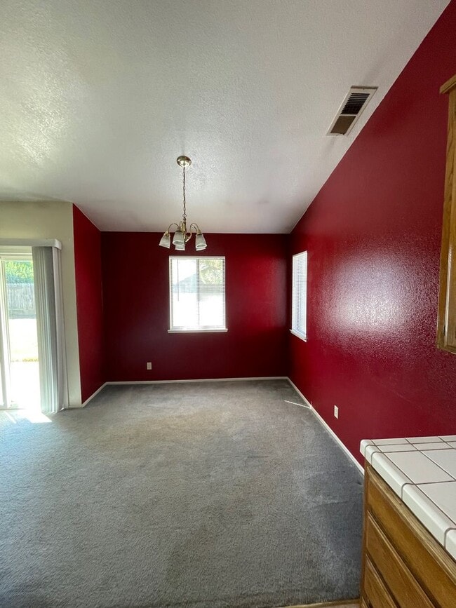 Building Photo - Beautiful 3 Bedroom 2 Bath Home in Excelle...