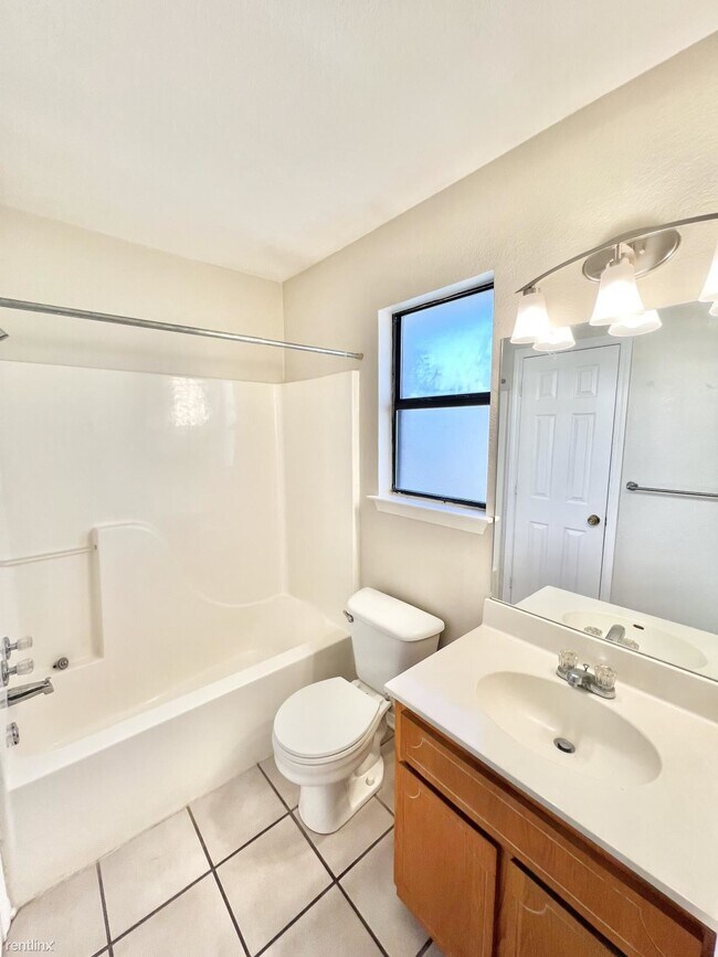 Foto del edificio - 2 br, 2 bath House - 1004 W Avenue B Apt 2