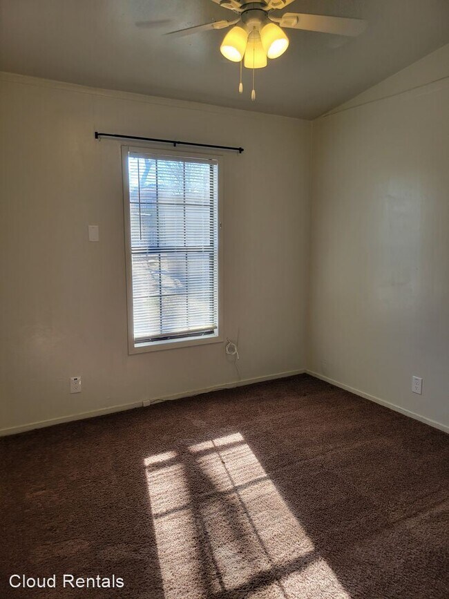 Building Photo - 3 br, 1 bath House - 916 EVERGREEN STREET