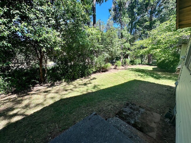 Building Photo - Cozy, Country 3 bedroom 1 Bathroom Home Wi...