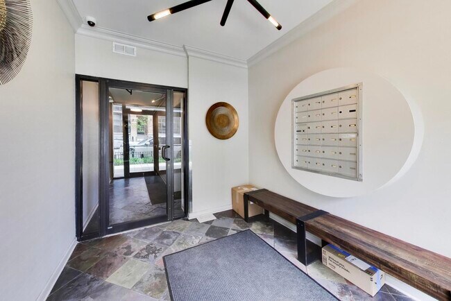 Foto del edificio - 815 N Marshfield Ave