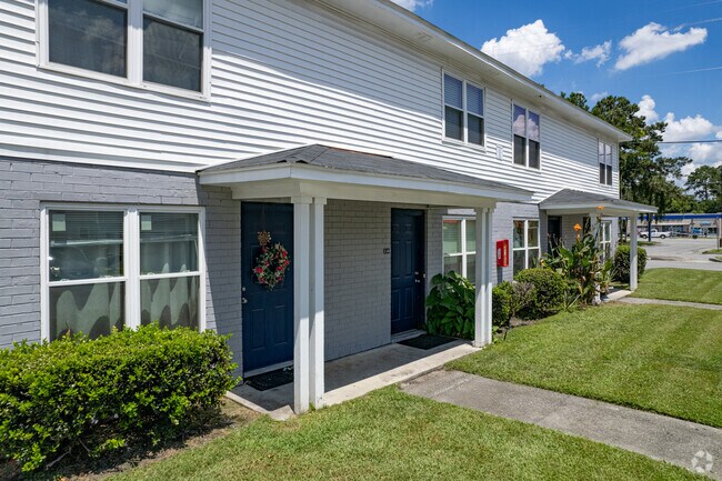 Foto del edificio - Tristan Townhomes