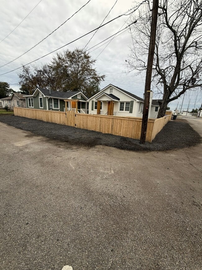 Photo - 2846 Appleton Ave House