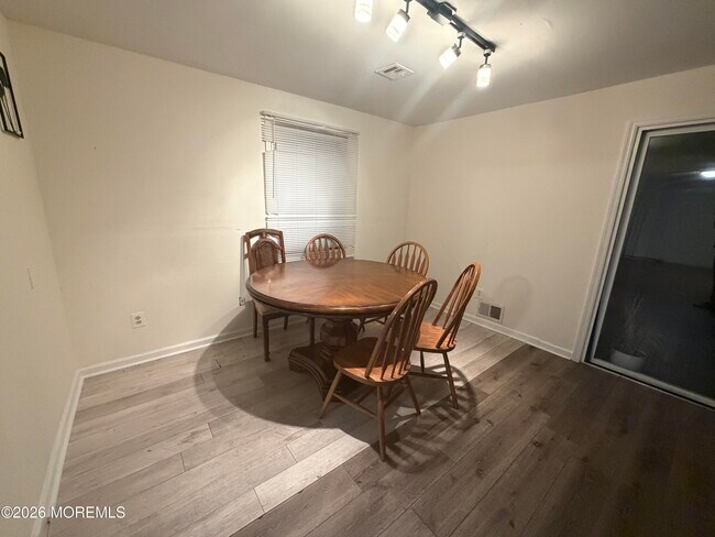 Foto del edificio - 210-212 W Morgan Ave