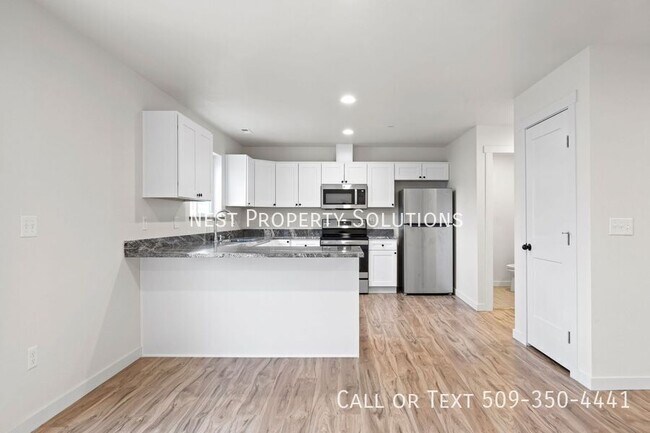 Foto del edificio - 215 W 1st St