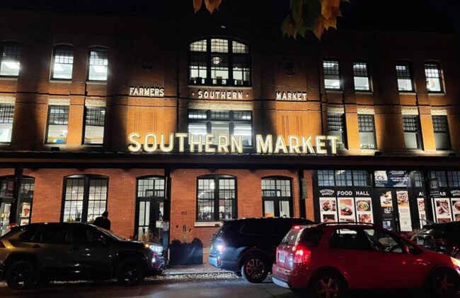 ¡Descubre el vibrante Mercado del Sur, a solo dos cuadras de tu nuevo hogar! - 15 South Lime Street