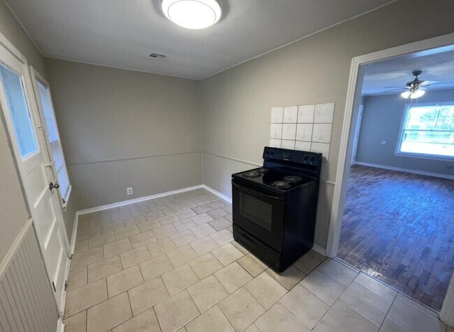 Foto del edificio - 815 16th Ave NW