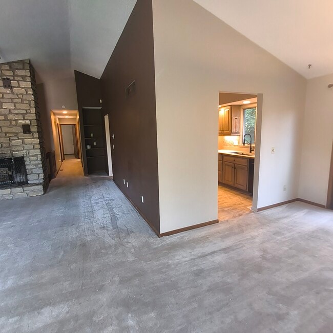 Building Photo - 910 Ranch Rd