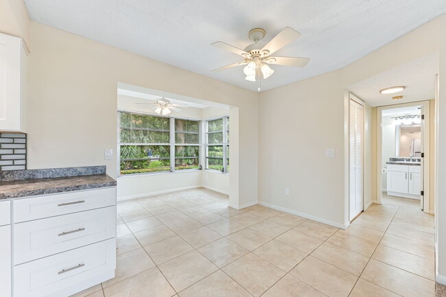Foto del edificio - 1518 Edgewater Cir